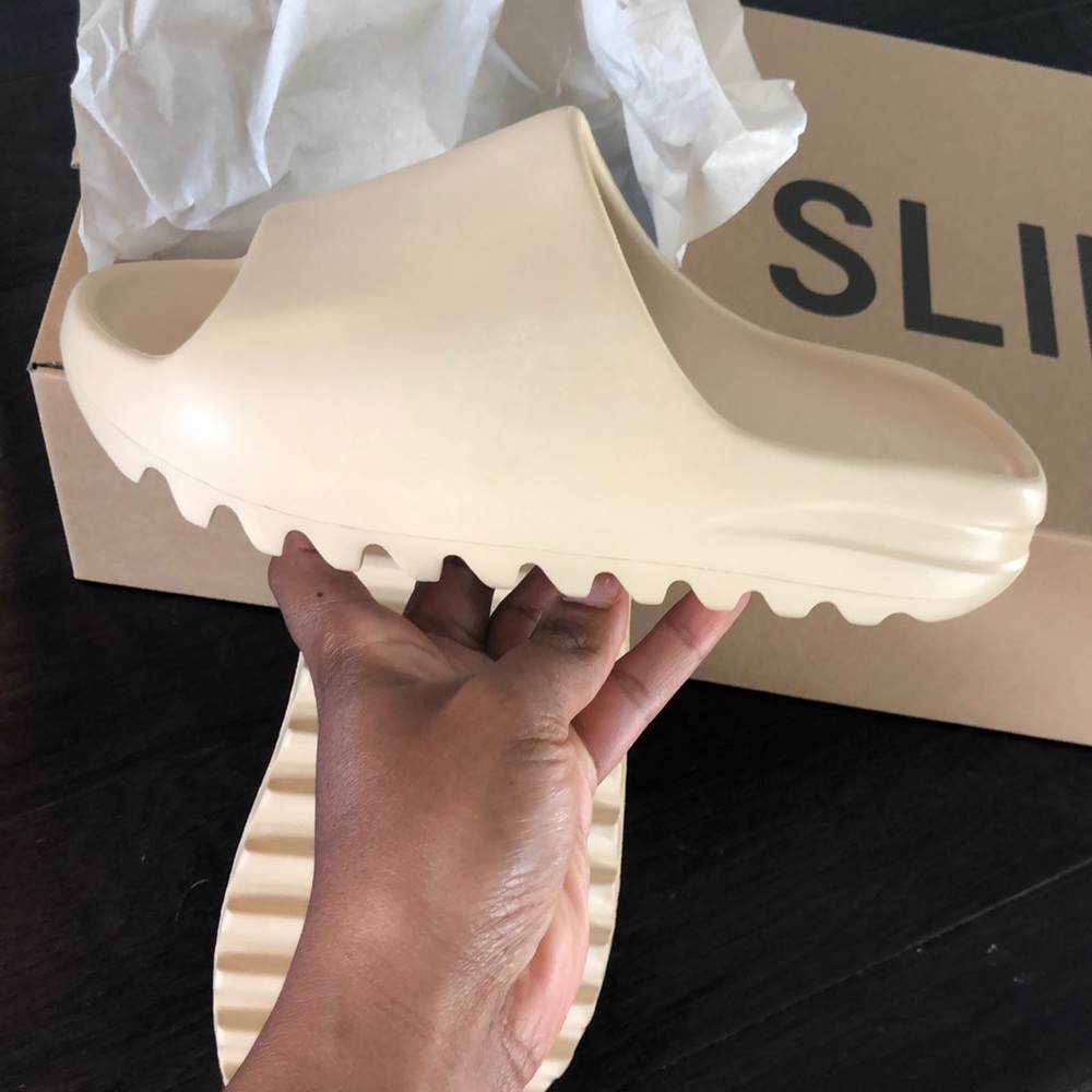 Yeezy Slides - Picture 5 of 5